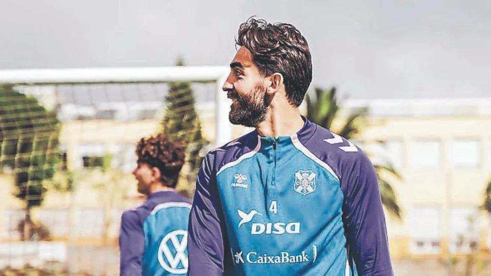 José León, durante un entrenamiento en Geneto.