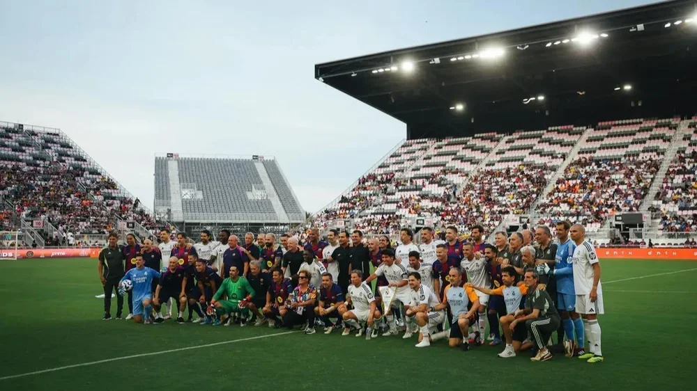 Así ha sido el duelo de leyendas entre el Barça y el Real Madrid
