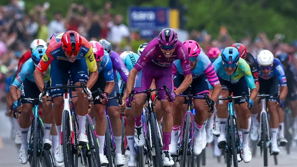 El Giro de Italia da paso a su primera jornada de descanso hoy lunes 11 de mayo